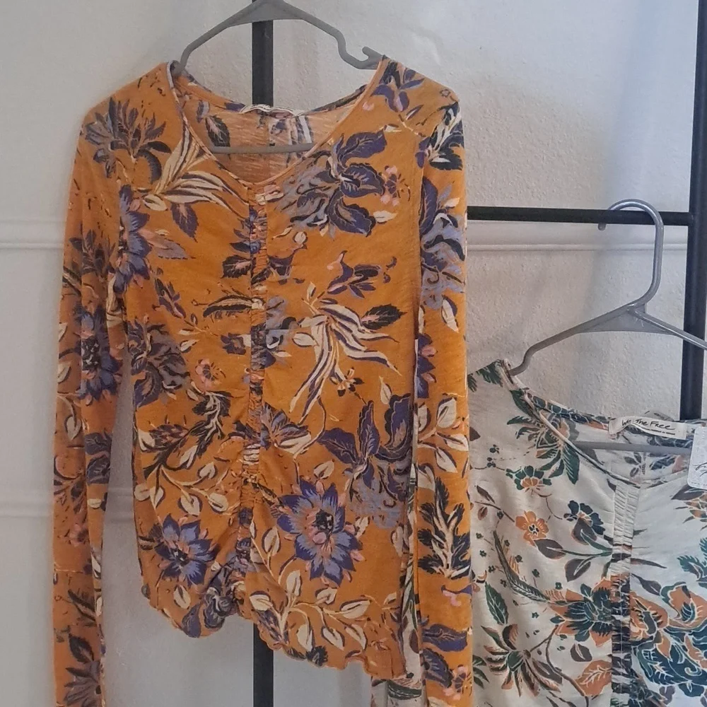 NWT FREE PEOPLE Dreamed of Your  Floral Ruched Long sleeve size medium Tops